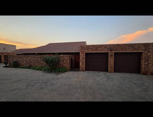 3 BEDROOM TOWNHOUSE FOR SALE IN MAGALIESKRUIN